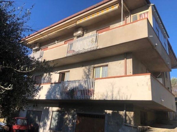 casa indipendente in vendita a Chieti in zona Tricalle