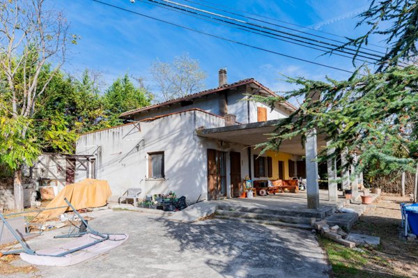casa indipendente in vendita a Chieti