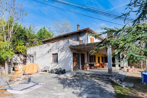 casa indipendente in vendita a Chieti in zona Madonna del Freddo