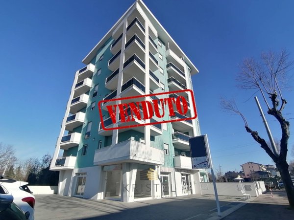 locale commerciale in vendita a Chieti in zona Chieti Scalo