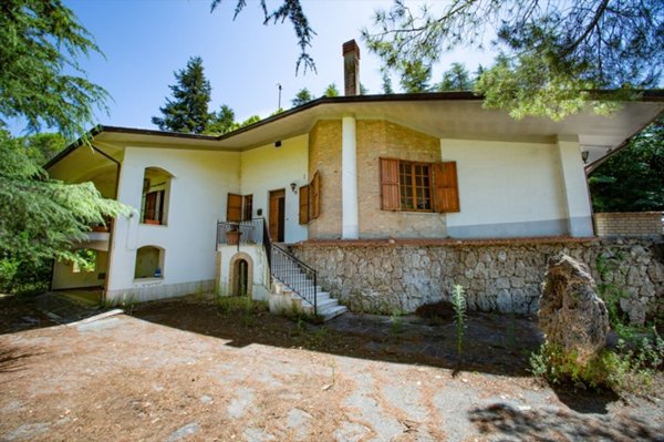 casa indipendente in vendita a Chieti in zona Centro Città