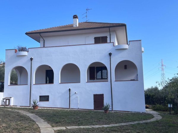 casa indipendente in vendita a Chieti in zona Villa Pini