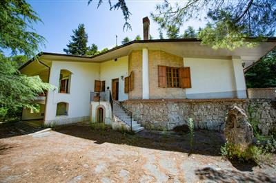 casa indipendente in vendita a Chieti in zona Centro Città
