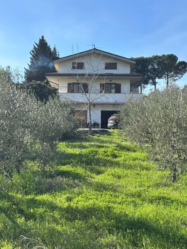 casa indipendente in vendita a Chieti