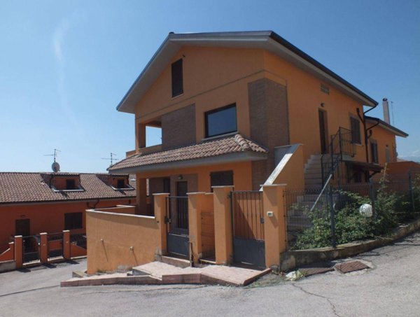 casa indipendente in vendita a Chieti