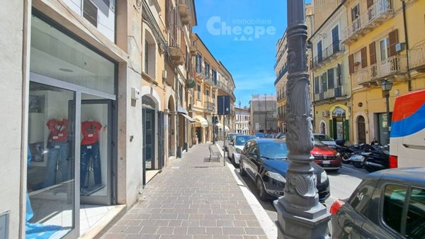 negozio in vendita a Chieti in zona Centro Città