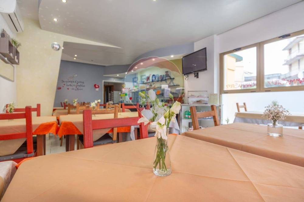 locale commerciale in vendita a Chieti in zona Chieti Scalo