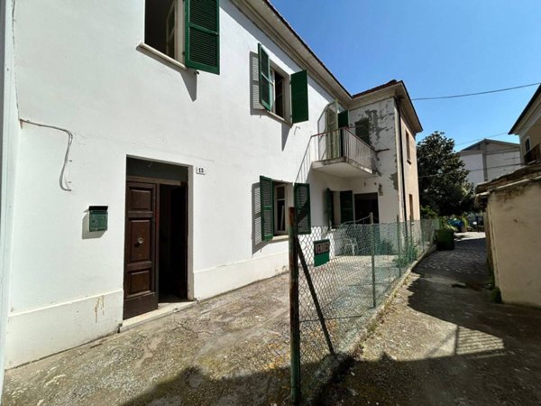 casa indipendente in vendita a Chieti in zona Sant'Anna
