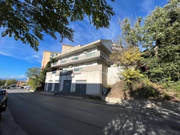 casa indipendente in vendita a Chieti in zona Viale Europa