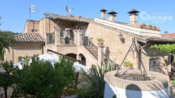 casa indipendente in vendita a Chieti
