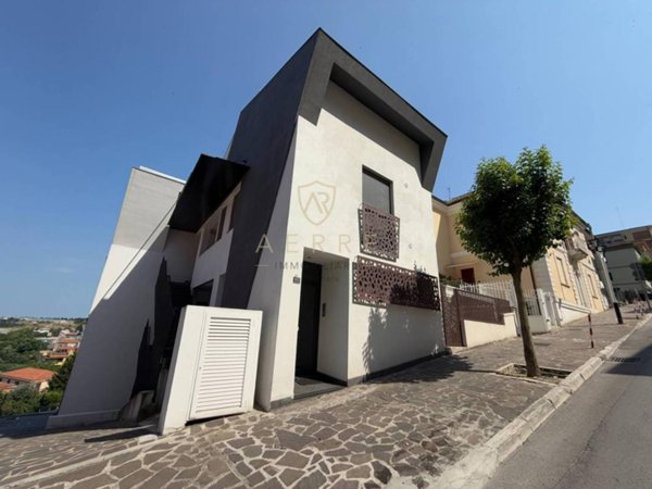 appartamento in vendita a Chieti in zona Tricalle