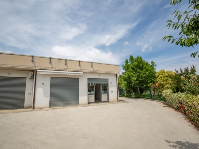 capannone in vendita a Chieti in zona Chieti Scalo