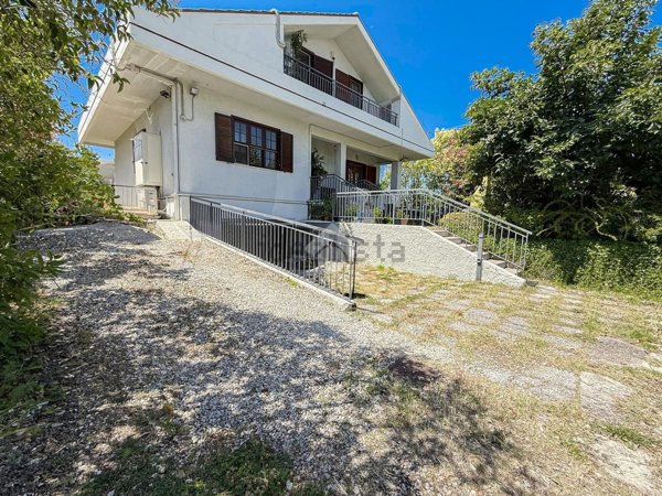 casa indipendente in vendita a Chieti in zona Chieti Scalo