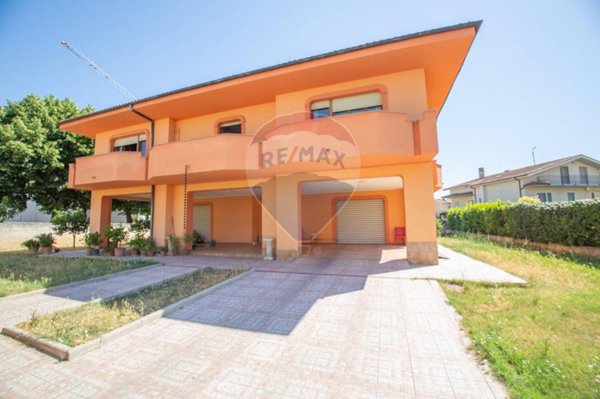 casa indipendente in vendita a Chieti in zona Brecciarola