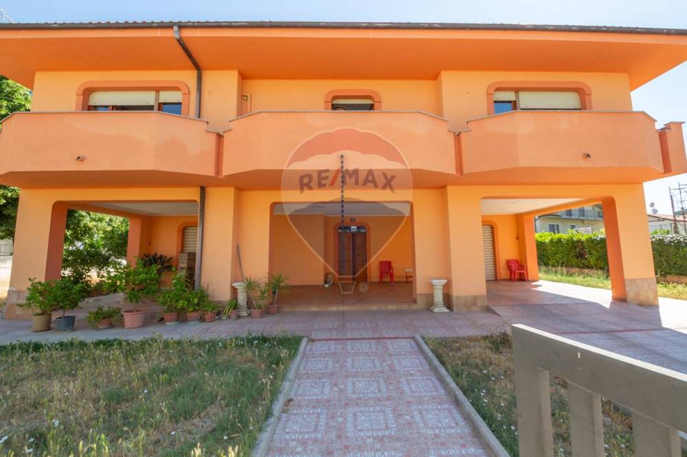 casa indipendente in vendita a Chieti in zona Brecciarola