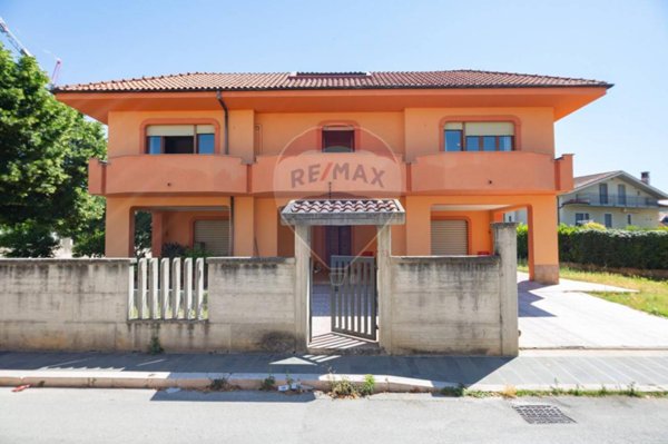 casa indipendente in vendita a Chieti in zona Brecciarola