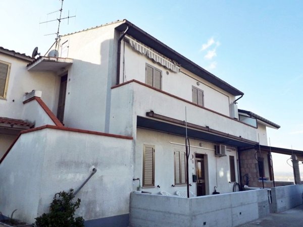 casa indipendente in vendita a Chieti in zona Solferino
