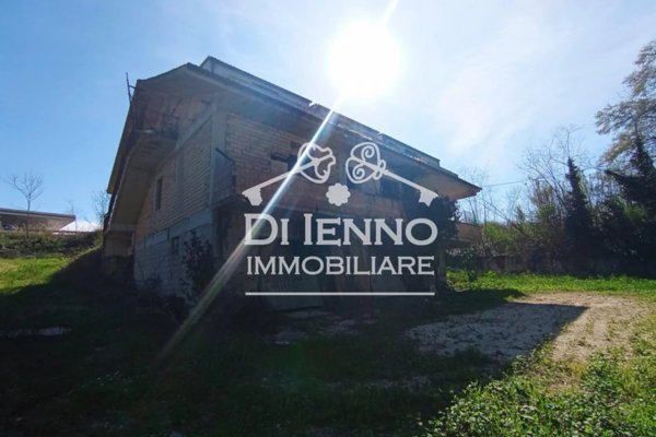casa indipendente in vendita a Chieti in zona San Salvatore