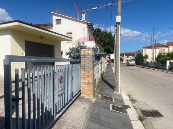 negozio in vendita a Chieti in zona Brecciarola
