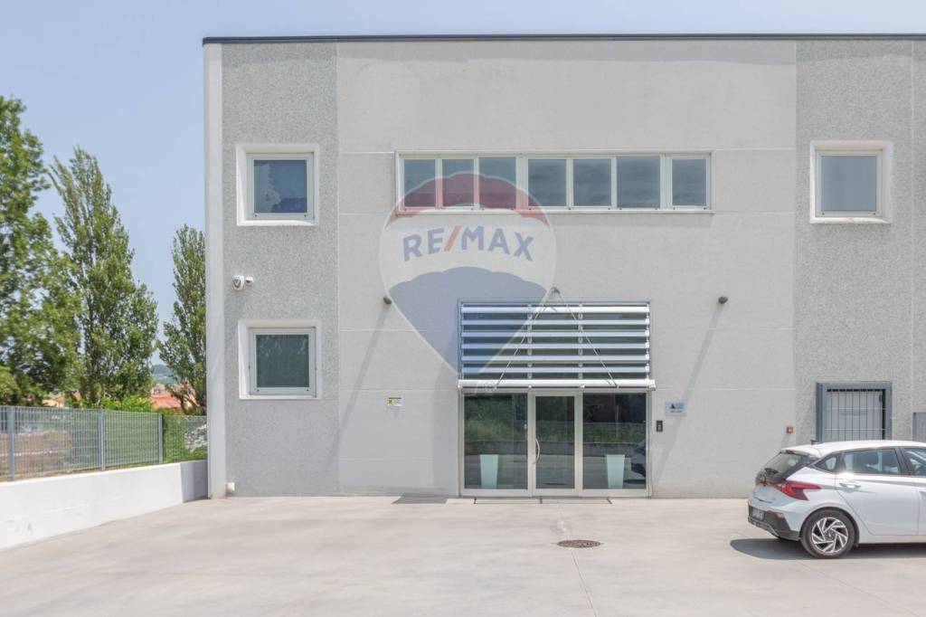 ufficio in vendita a Chieti in zona Chieti Scalo