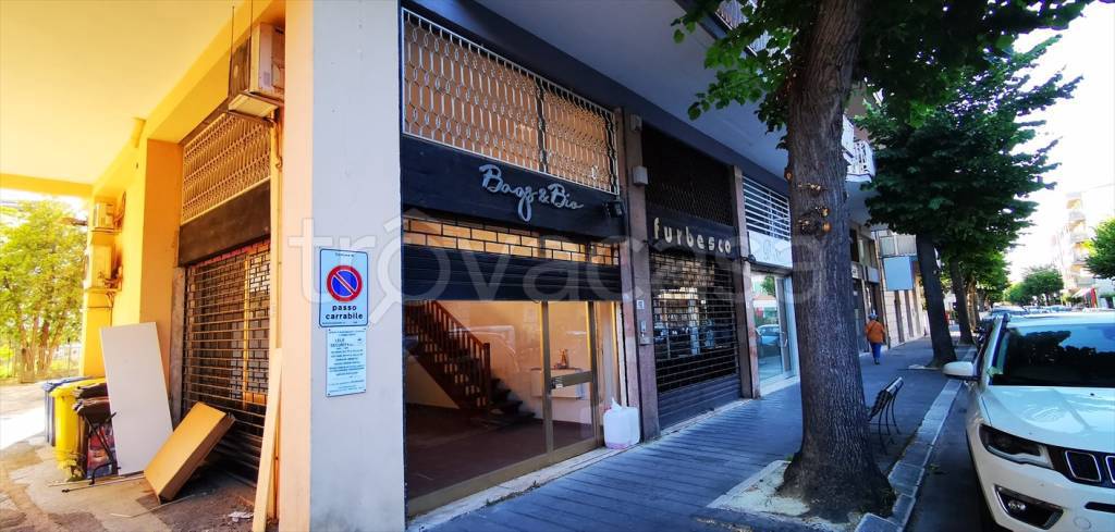 negozio in vendita a Chieti in zona Chieti Scalo
