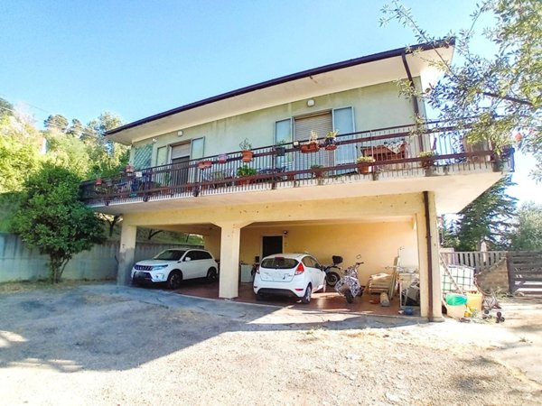casa indipendente in vendita a Chieti in zona Centro Città
