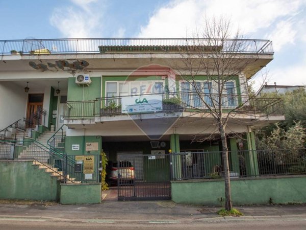 casa indipendente in vendita a Chieti in zona Madonna degli Angeli
