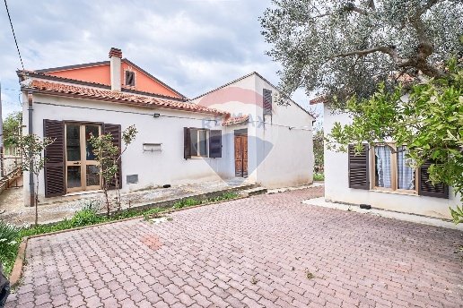 casa indipendente in vendita a Chieti in zona Villa Pini