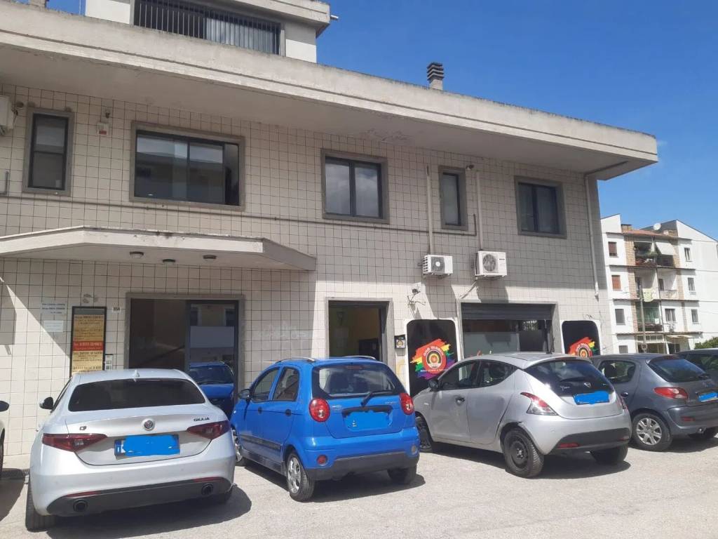 negozio in vendita a Chieti in zona Chieti Scalo