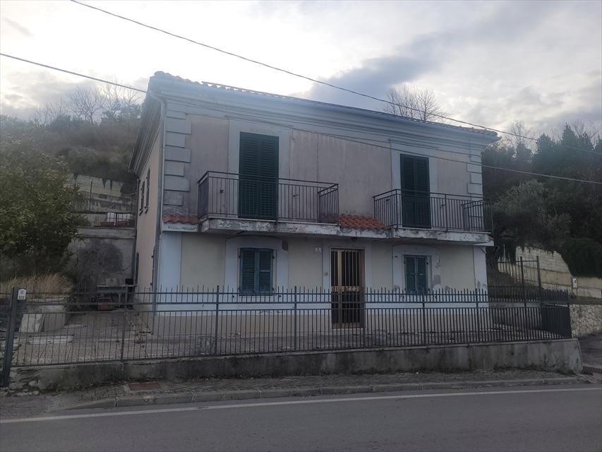 casa indipendente in vendita a Chieti