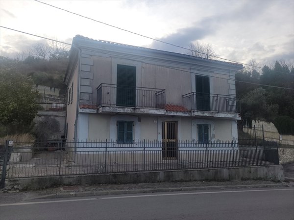 casa indipendente in vendita a Chieti