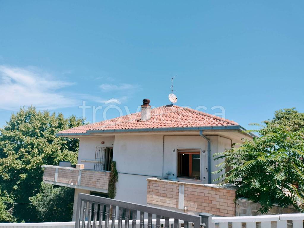 casa indipendente in vendita a Chieti in zona Primavilla
