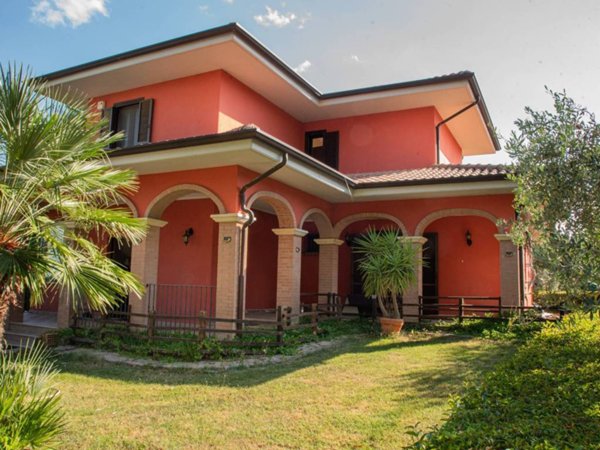casa indipendente in vendita a Chieti