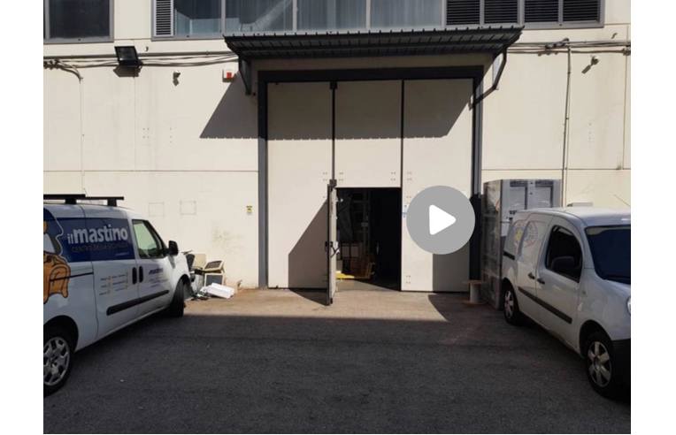 locale commerciale in vendita a Chieti in zona Chieti Scalo