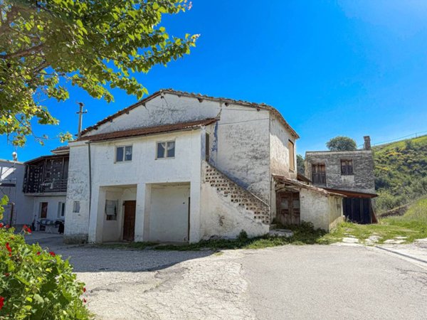 casa indipendente in vendita a Chieti in zona Brecciarola
