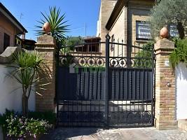 casa indipendente in vendita a Chieti in zona Centro Città