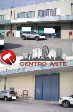 locale commerciale in vendita a Chieti in zona Chieti Scalo