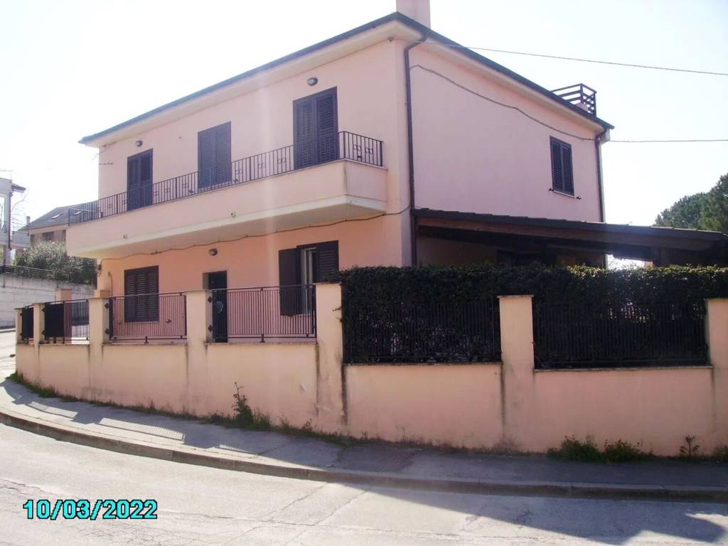 casa indipendente in vendita a Chieti in zona Chieti Scalo
