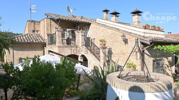 casa indipendente in vendita a Chieti