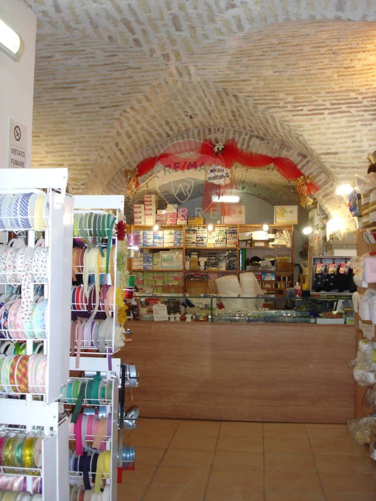 locale commerciale in vendita a Chieti