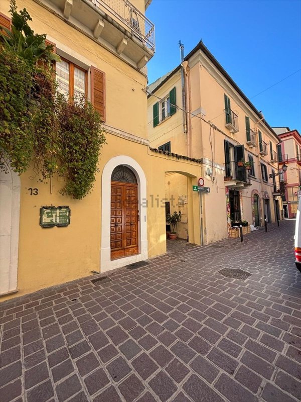 casa indipendente in vendita a Chieti in zona Centro Città