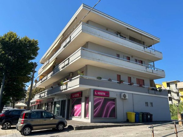 negozio in vendita a Chieti in zona Chieti Scalo