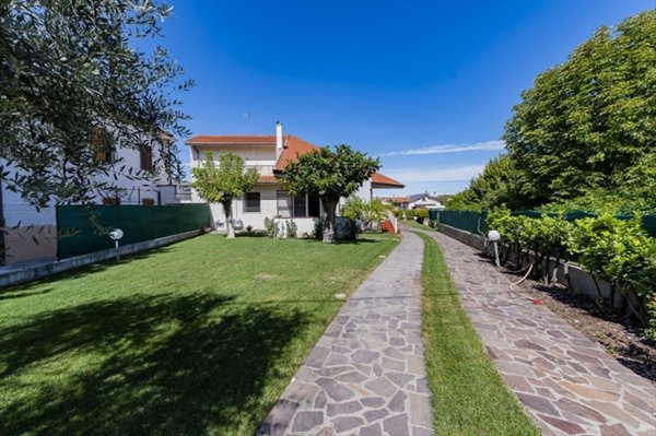 casa indipendente in vendita a Chieti in zona Brecciarola