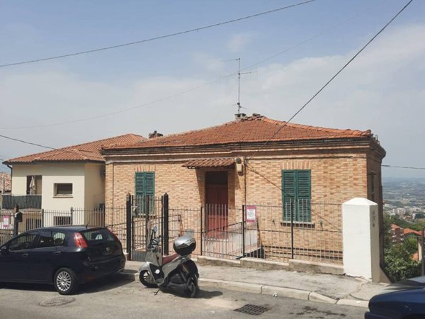 casa indipendente in vendita a Chieti
