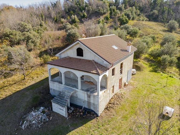 casa indipendente in vendita a Chieti