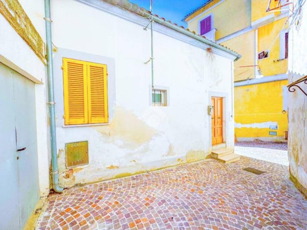 casa indipendente in vendita a Chieti in zona Centro Città