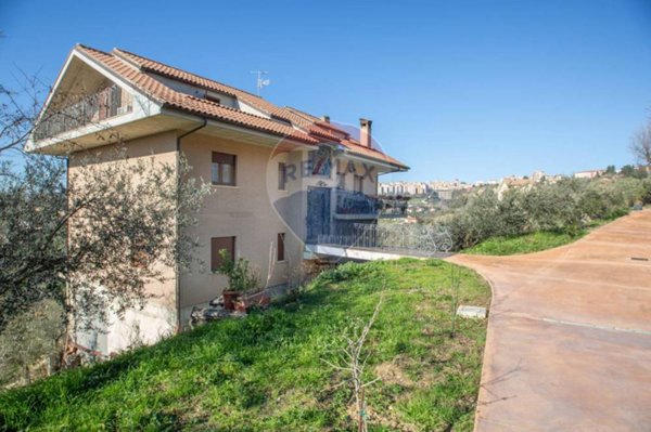 casa indipendente in vendita a Chieti