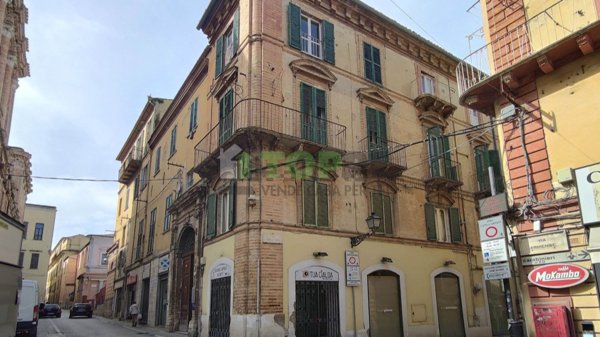 ufficio in vendita a Chieti in zona Centro Città