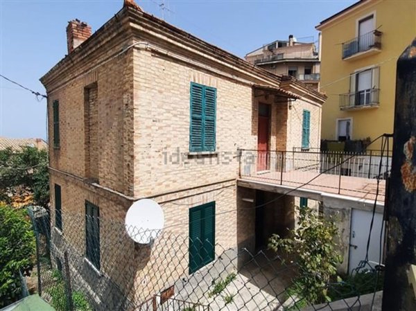 casa indipendente in vendita a Chieti