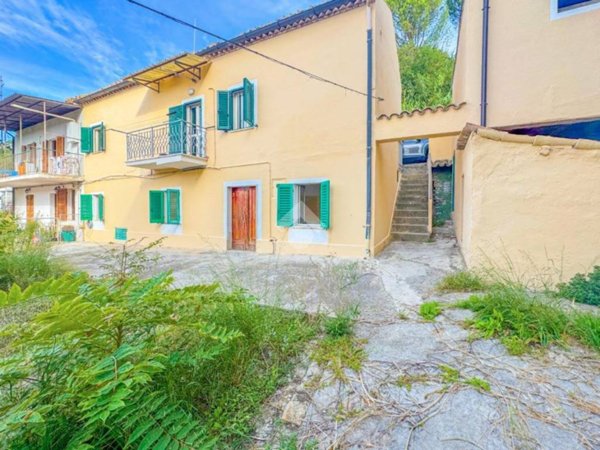 casa indipendente in vendita a Chieti